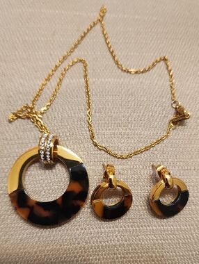 Vintage Brown Tortoise & Gold-Tone Necklace with Matching Earrings